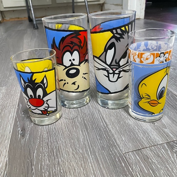 Vintage 1994 Looney Tunes Character Glass Set - Picture 1 of 5